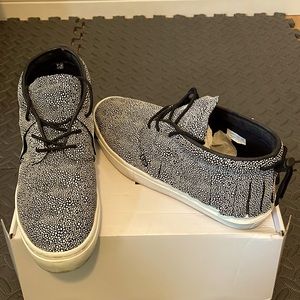 One-O-One/Black & White Stingray